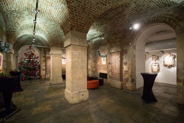 Test shot with Canon 16-35 f4 L IS in the crypt of St Martin-in-the-Fields
